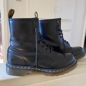 Black Dr. Marten boots sz 9